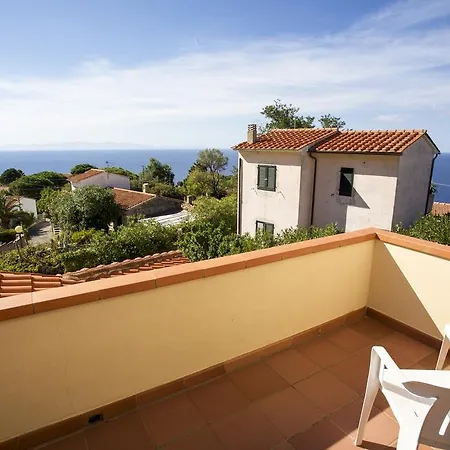 Daire Bougainvillea Primo Piano - Goelba *